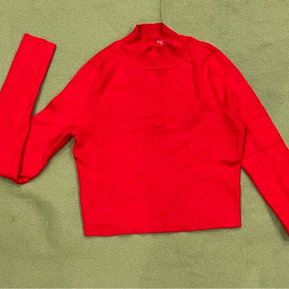 Red sweater crop top - Picture 3 of 5
